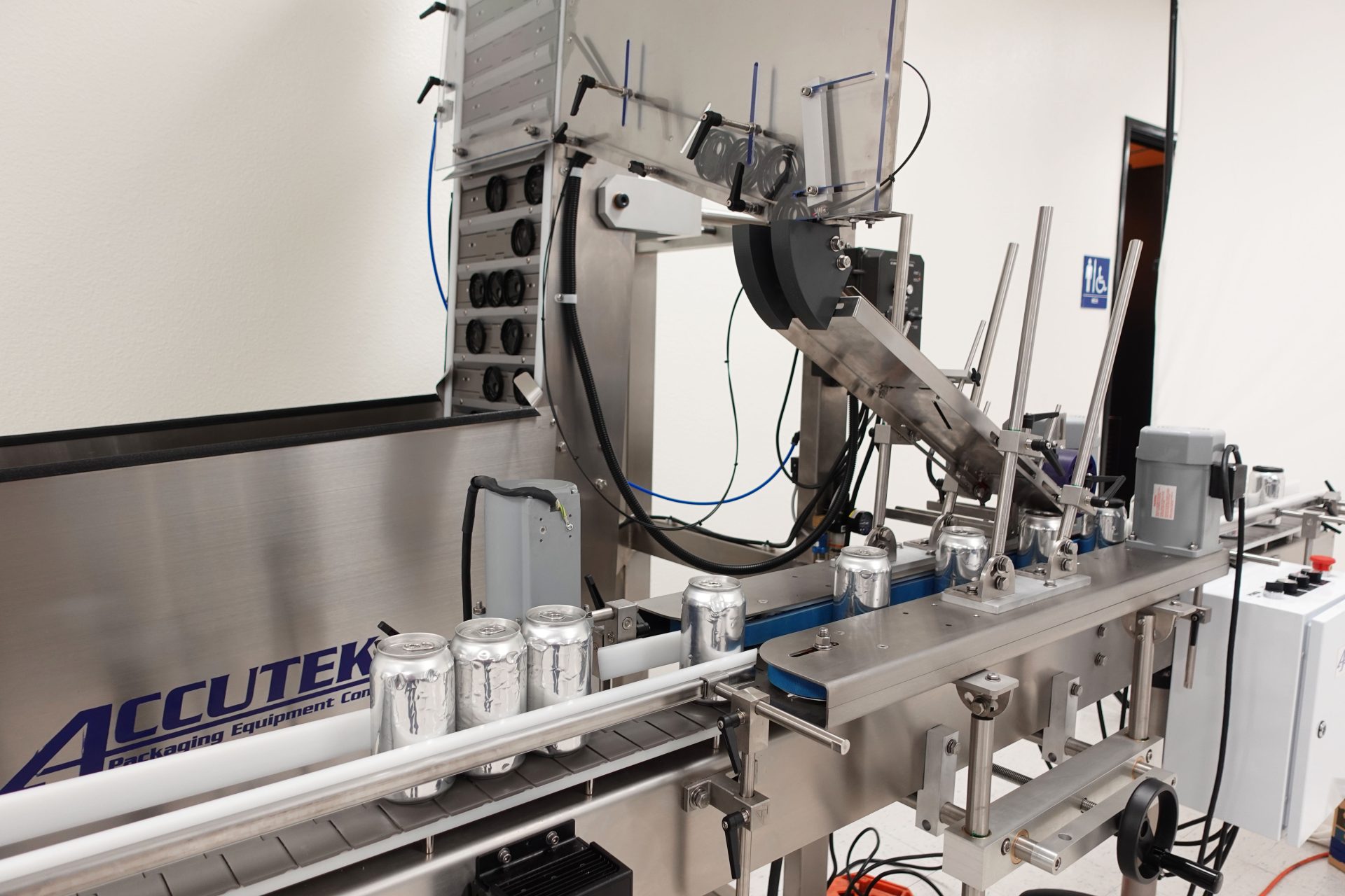 Indexed Stomp Capper Accutek Packaging Machine & Equipment